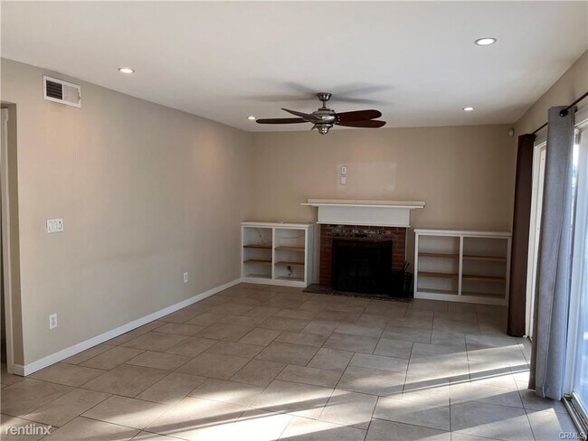 Foto del edificio - 4 br, 3 bath House - 11447 Brainard Ave