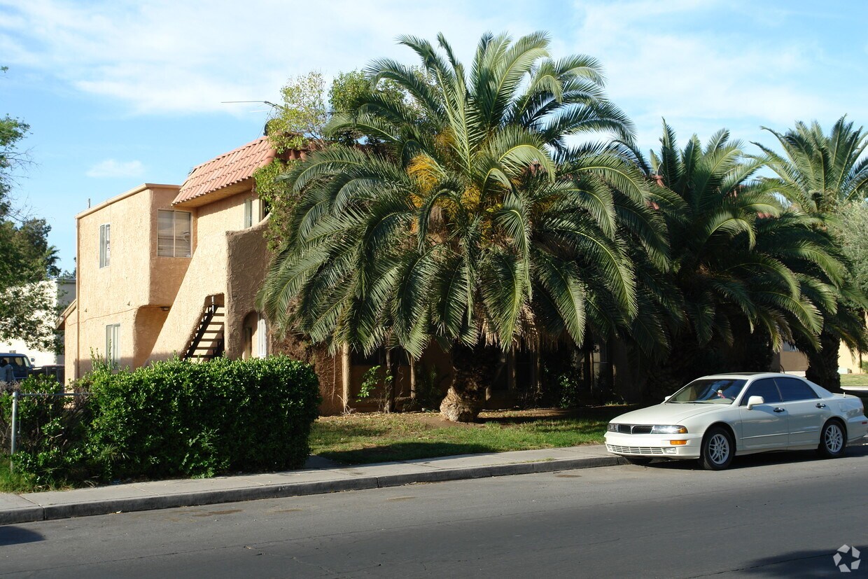 Primary Photo - 4412 Caliente St