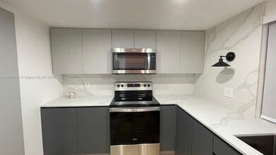 Building Photo - 15210 SW 48th Terrace