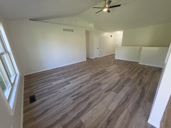 Foto del edificio - 1813 Rambling Rose Ln
