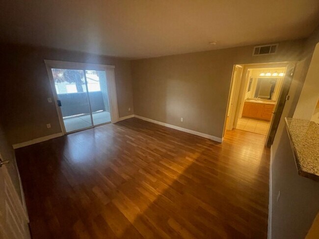 Foto del edificio - GREAT DOWNSTAIRS UNITIN GATED COMMUNITY LO...