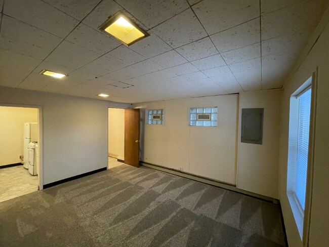 Building Photo - 1063 W 6th Ave