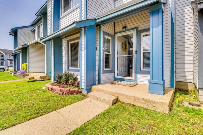 Building Photo - 749 Quesnel Dr