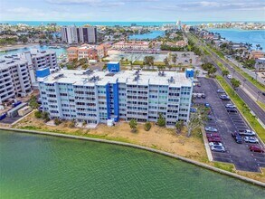 Building Photo - 500 Treasure Island Causeway