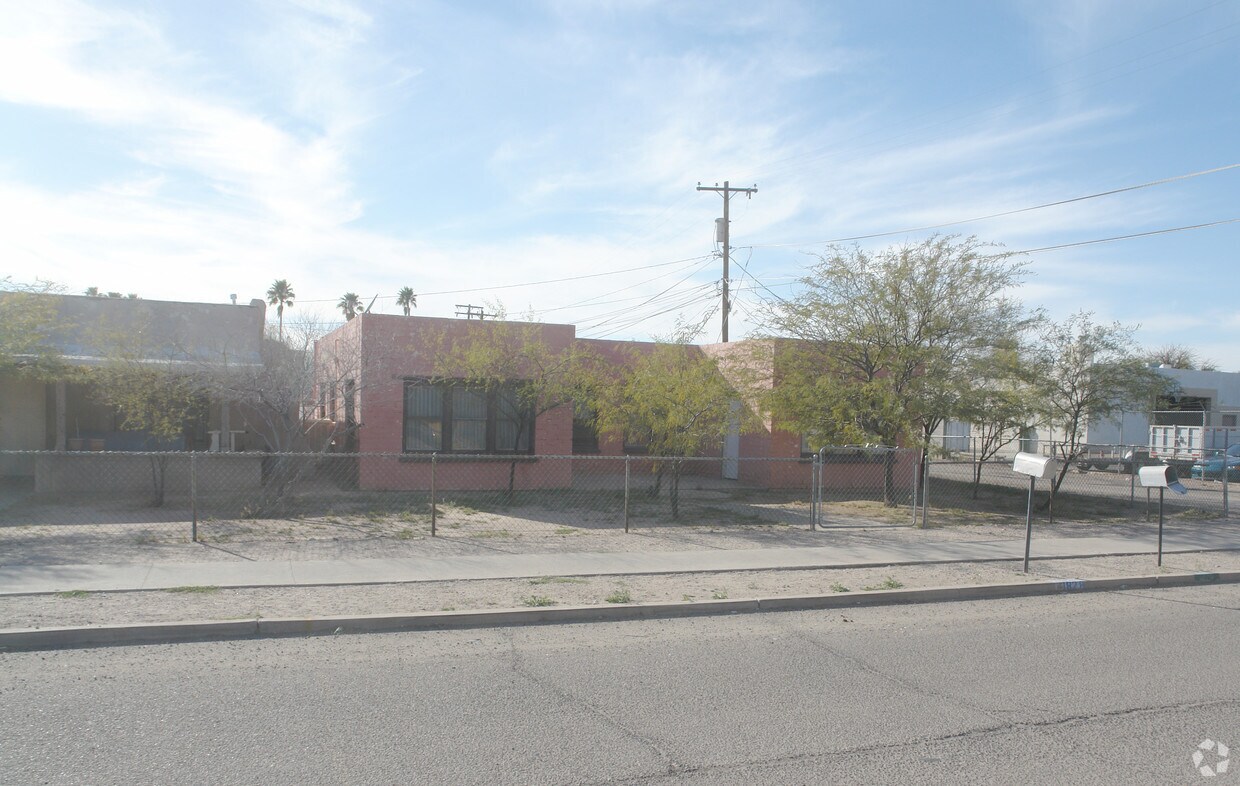 Primary Photo - 1826 S 5th Ave