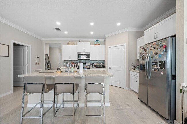 Foto del edificio - 1550 NE Skyhigh Ter