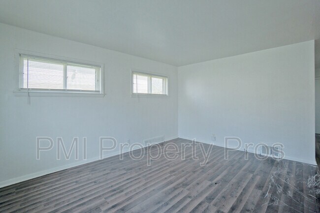 Building Photo - 5656 N 61st St