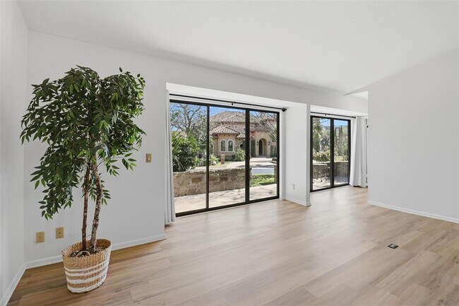 Foto del edificio - 100 Bay Point Dr