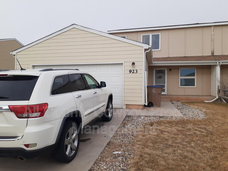 923 E Person St, Laramie, WY 82070 Condo for Rent in Laramie, WY