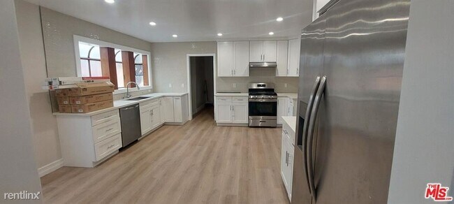Building Photo - 4 br, 2.5 bath Condo - 200 S Detroit St