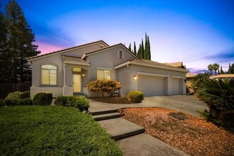 Building Photo - 736 Monaghan Cir