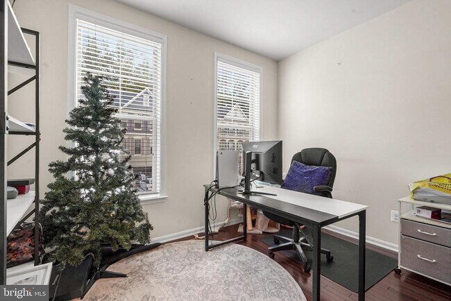 Foto del edificio - 9016 Endicott Pl