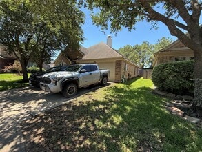 Building Photo - 7418 Lakesage Ln