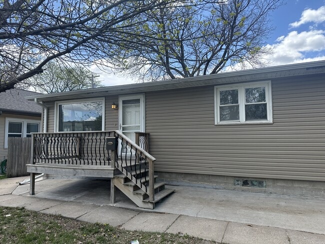 Building Photo - 505 E 23rd St