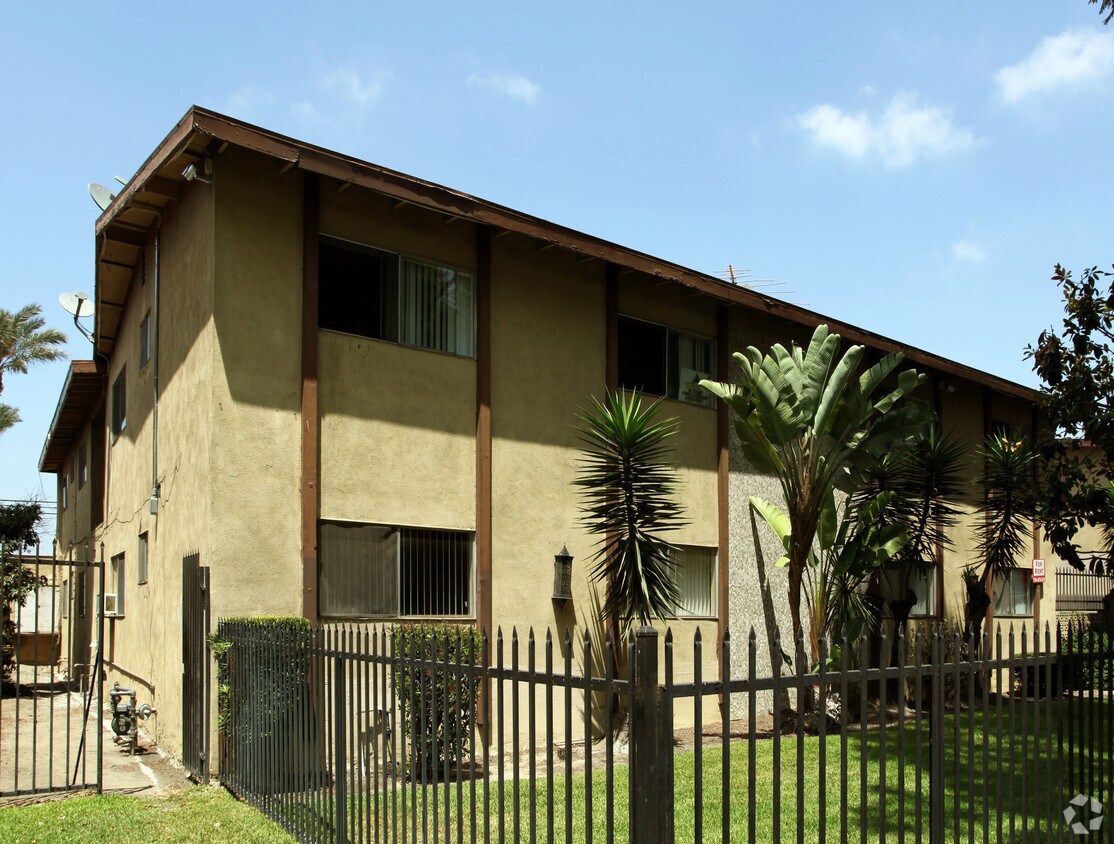 Building Photo - 117 E Wakefield Ave