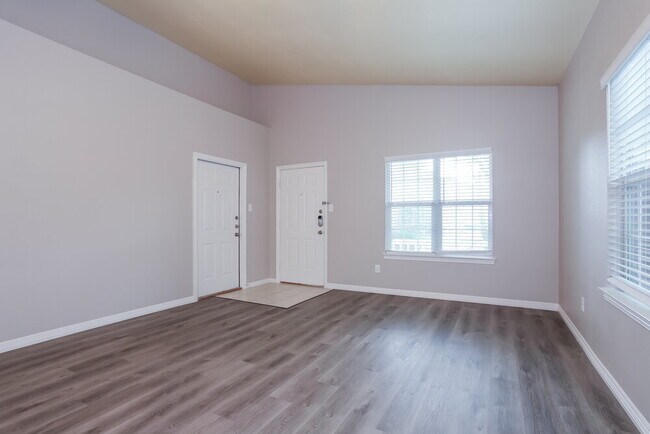 Foto del edificio - 21327 Sweet Grass Ln