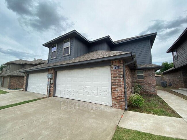 Foto del edificio - 2108 Buena Vida Ln