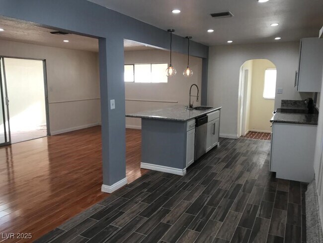 Foto del edificio - 5724 Idle Ave
