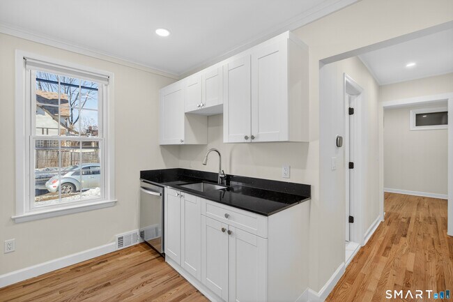 Foto del edificio - 195 Laurel Pl