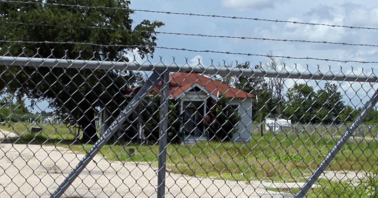 Primary Photo - 7681 Chef Menteur Hwy