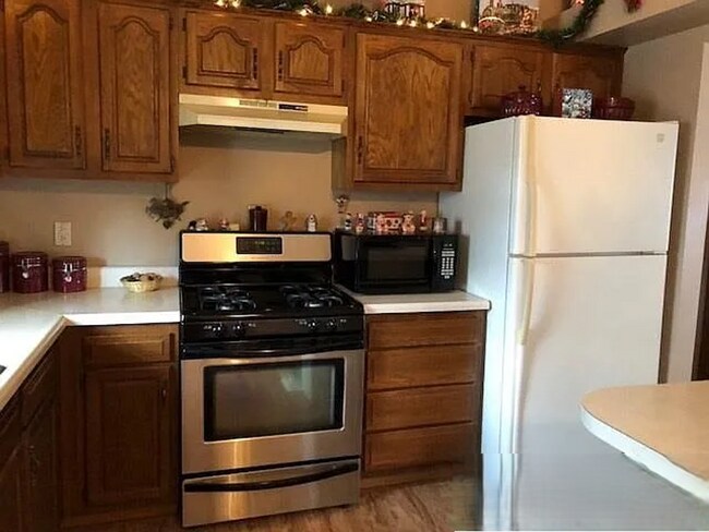 Foto del edificio - 3 Bed Home on Cul-de-Sac with Finished Basement, Fenced Yard & Garage
