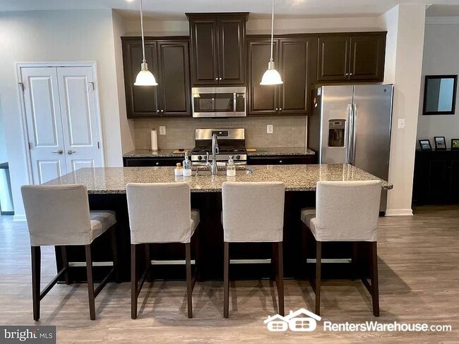 Building Photo - 2824 Shaws Rd