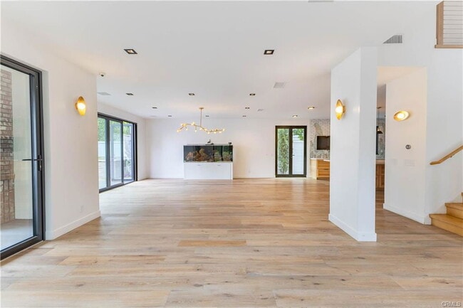 Building Photo - 6 Jupiter Hills Dr