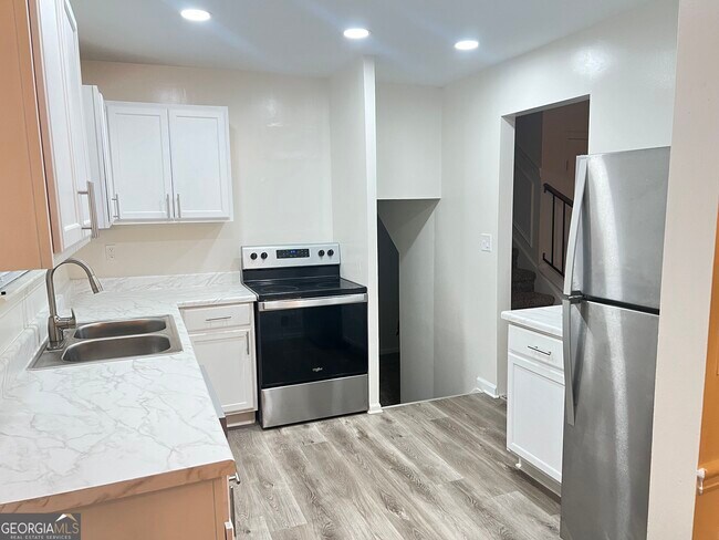 Building Photo - 9028 Raven Dr