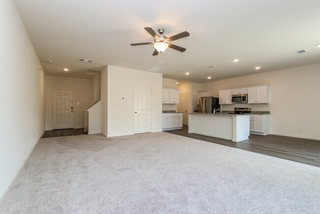 Foto del edificio - 15322 Abella Drive