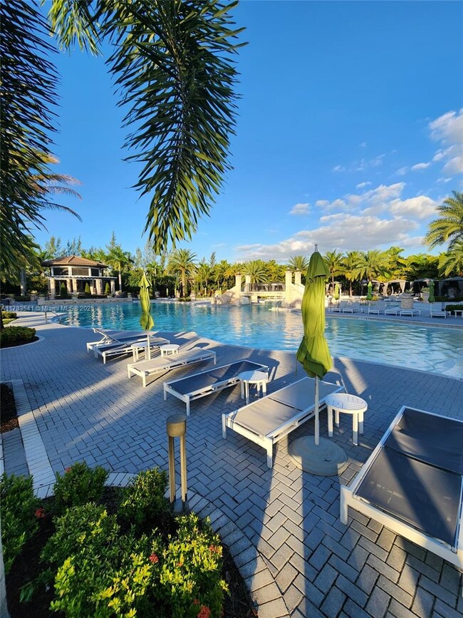 Foto del edificio - 10407 NW 82nd St