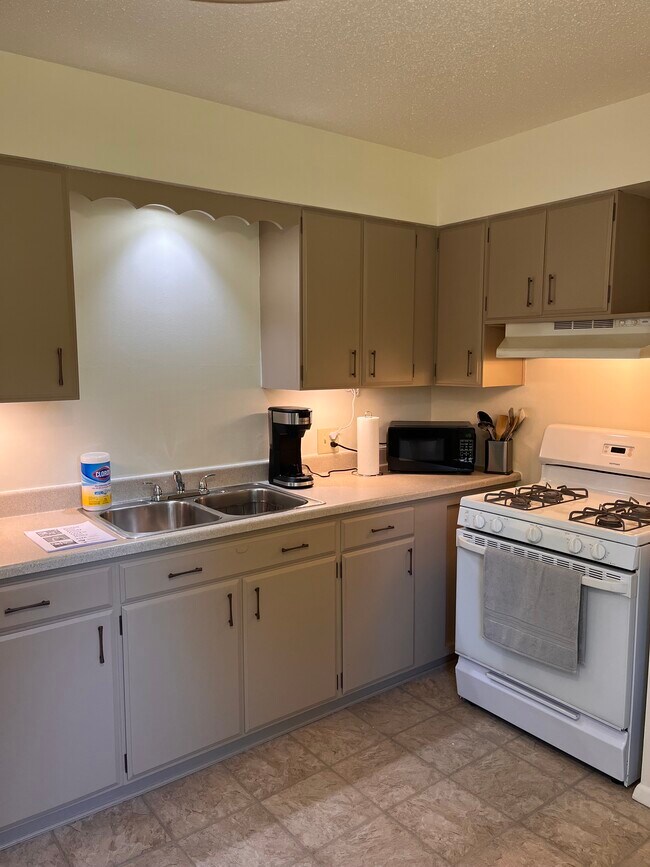 Photo - 506 Tickner St House