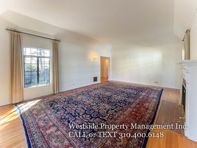 Building Photo - Prime Neighborhood North of Montana  W/Pool!