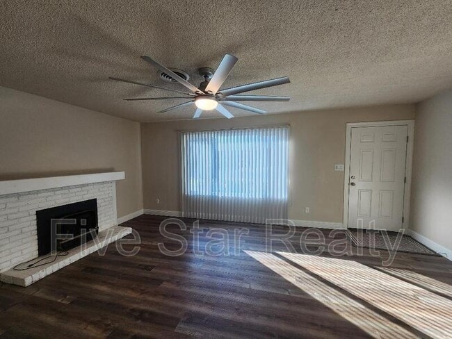 Foto del edificio - 2417 Foust St