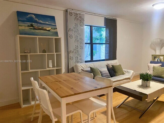 Building Photo - 753 Michigan Ave