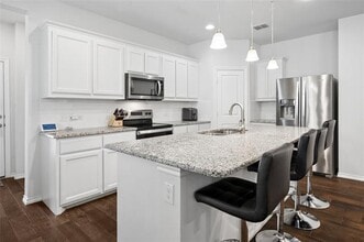 Building Photo - 517 Concho St