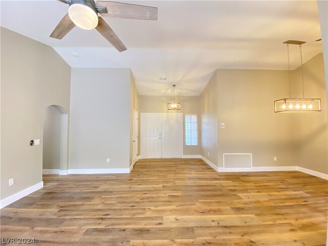 Building Photo - 3001 Hawksdale Dr