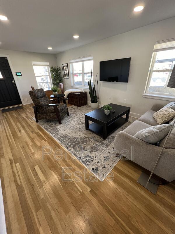 Building Photo - 390 S Garrison St