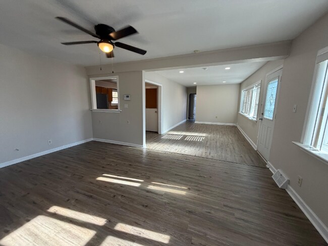 Foto del edificio - 111 Gunning Bedford Dr