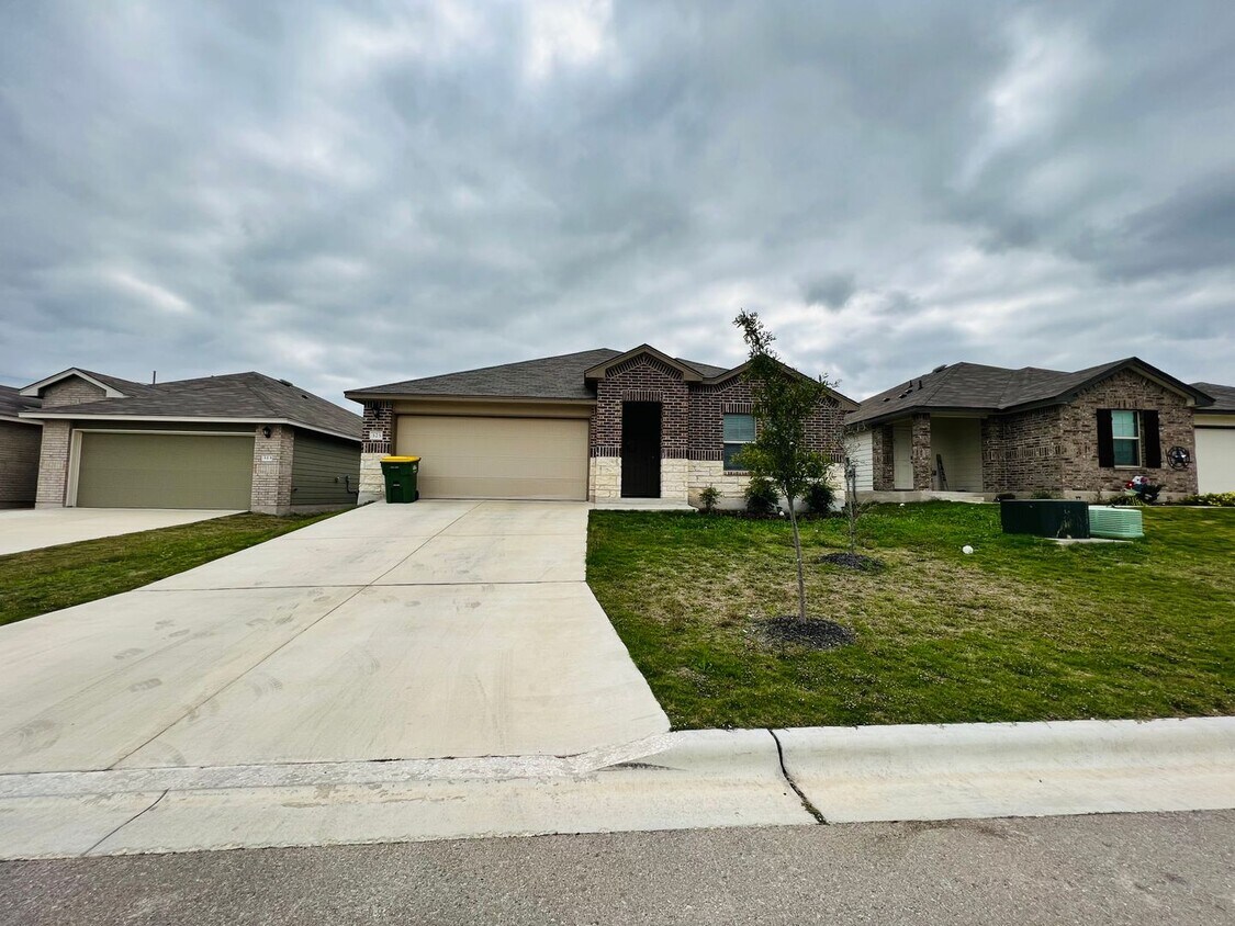 Gem in Cottonwood Estates Troy House Rental in Troy, TX