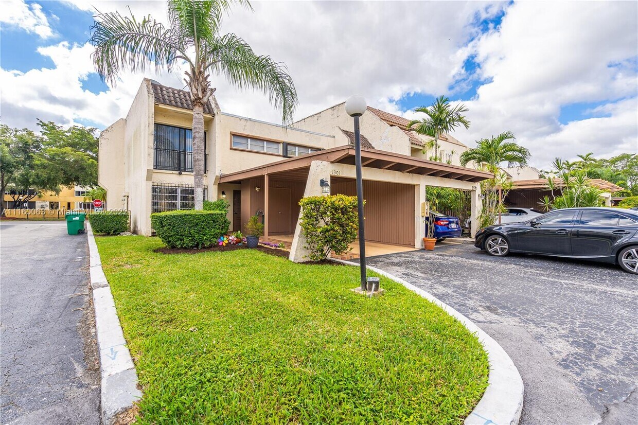 Foto principal - 6530 Kendale Lakes Dr