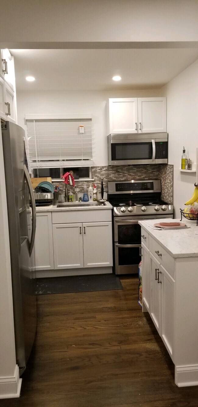New Cabinets and Counters - 6 Lorraine Ter