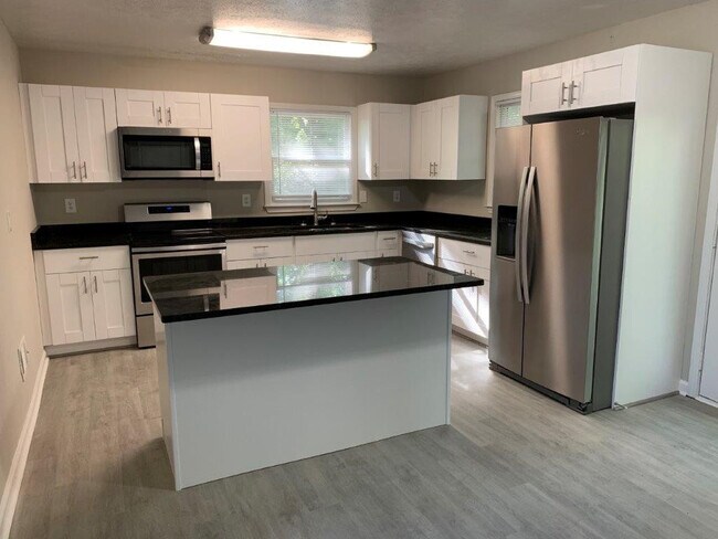 Building Photo - Totally Renovated 3br/2ba Home in MOVE-IN ...