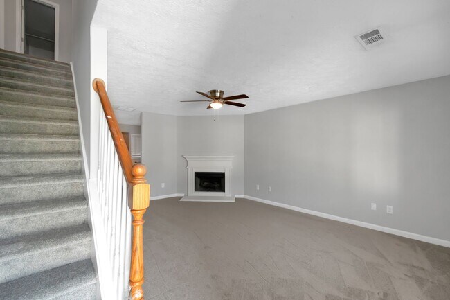 Foto del edificio - Stunning 4-Bedroom, 3-Bathroom Home