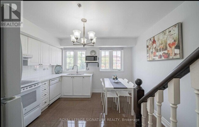 Photo du bâtiment - 593-593 Kennedy Rd