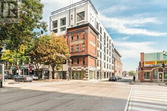 Building Photo - 121 King St E