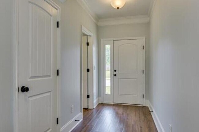 Building Photo - 171 Radcliff Dr