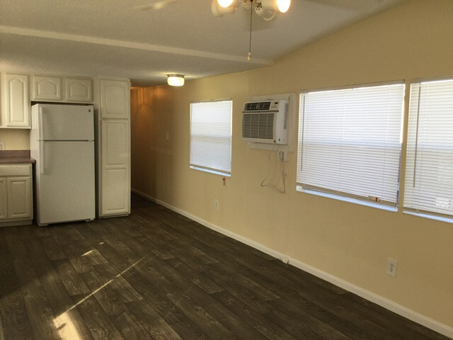 Building Photo - Spacious 3/2 Mobile Home