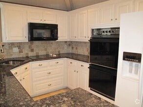 Building Photo - 4445 Jenning Dr