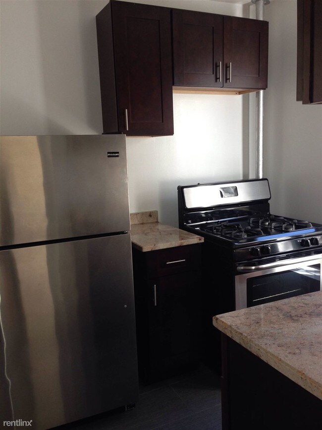 Foto del edificio - 2 br, 1 bath  - 94 E 111th St