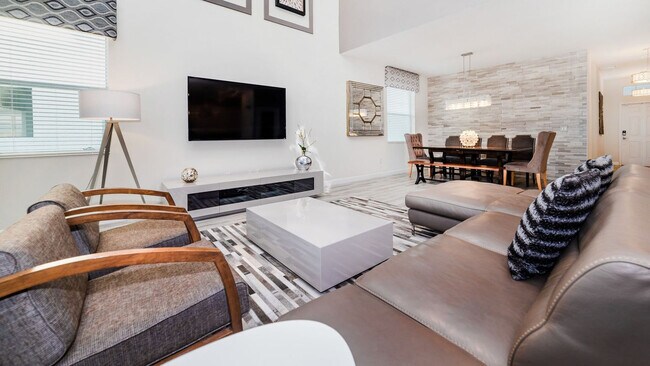 Building Photo - 4749 Kings Castle Cir